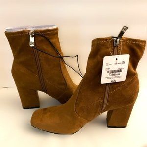 NWT Liz Claiborne Karden Lt Tan Ankle Booties 7.5
